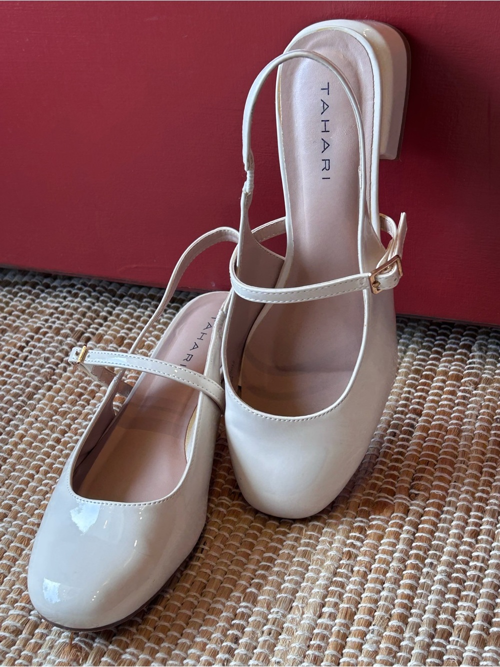 TAHARI s Cream Patent ‘Go Go’ Mary Jane Slingback Flats-LOOK NEW-round toe